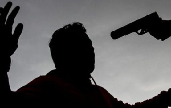 Rapaz é assassinado com tiro na nuca no Bairro Tropical Rapaz é assassinado com tiro na nuca no Bairro Tropical