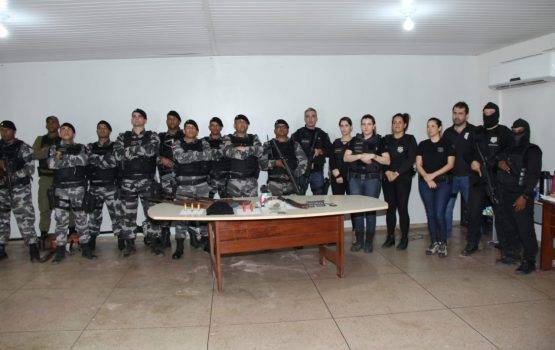 Operação resulta na morte de dois elementos, prisão de três e apreensão de armas, drogas e até um motor de barco Operação resulta na morte de dois elementos, prisão de três e apreensão de armas, drogas e até um motor de barco