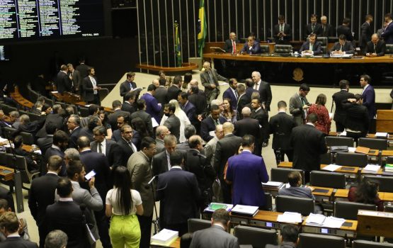 Projeto sobre porte de armas pode ser votado esta semana na Câmara Projeto sobre porte de armas pode ser votado esta semana na Câmara