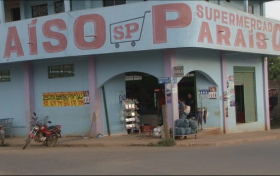 Câmera de segurança registra elemento com a "mão na massa" em supermercado no Bela Vista Câmera de segurança registra elemento com a "mão na massa" em supermercado no Bela Vista