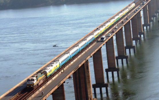 Após quatro meses parado, trem de passageiros da Estrada de Ferro Carajás volta a circular Após quatro meses parado, trem de passageiros da Estrada de Ferro Carajás volta a circular
