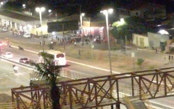 Em Parauapebas, menor é baleado, polícia vai a caça aos bandidos e é recebida a bala Em Parauapebas, menor é baleado, polícia vai a caça aos bandidos e é recebida a bala