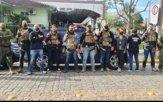 Membros de facção criminosa são presos na operação 'Cabeças', da Polícia Civil Membros de facção criminosa são presos na operação 'Cabeças', da Polícia Civil