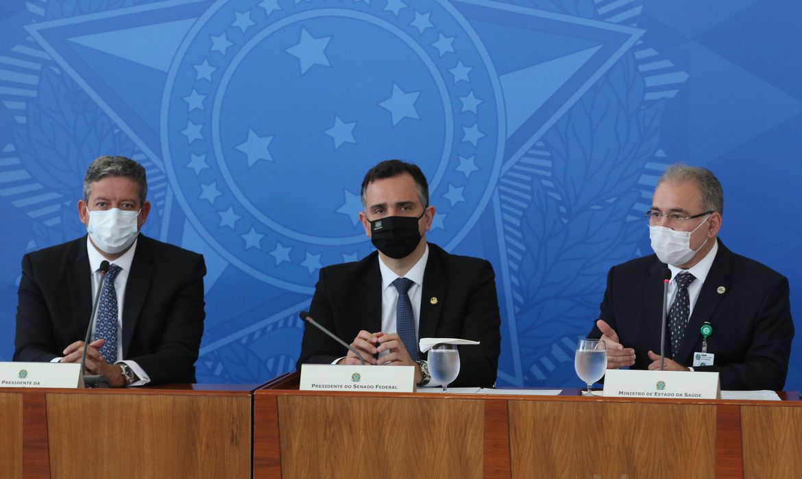 Queiroga anuncia 15,5 milhões de doses de vacina da Pfizer até junho